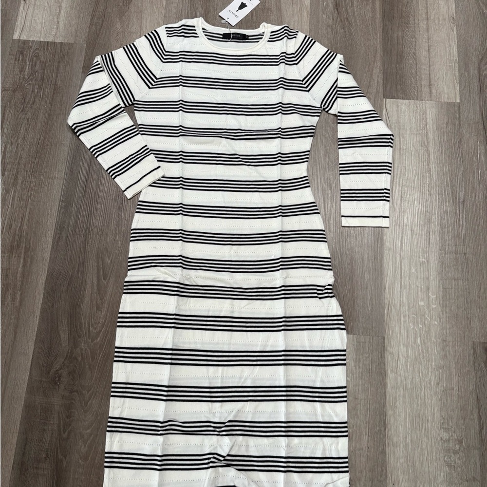Chic Long Sleeve Striped Dress in Black and White
